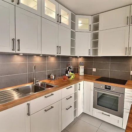 Charming Between And Center Of Juan-les-pins *