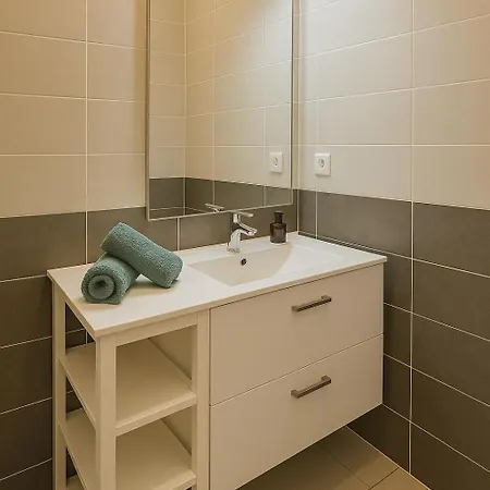 Charming Between And Center Of Juan-les-pins Apartmán