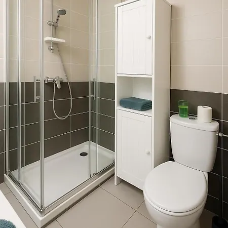 Charming Between And Center Of Juan-les-pins Apartmán *