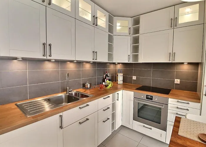 Charming Between And Center Of Juan-les-pins *