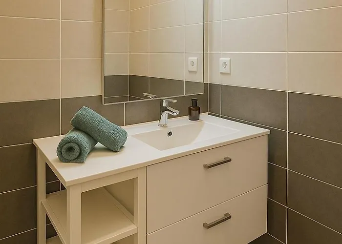 Charming Between And Center Of Juan-les-pins Апартаменти