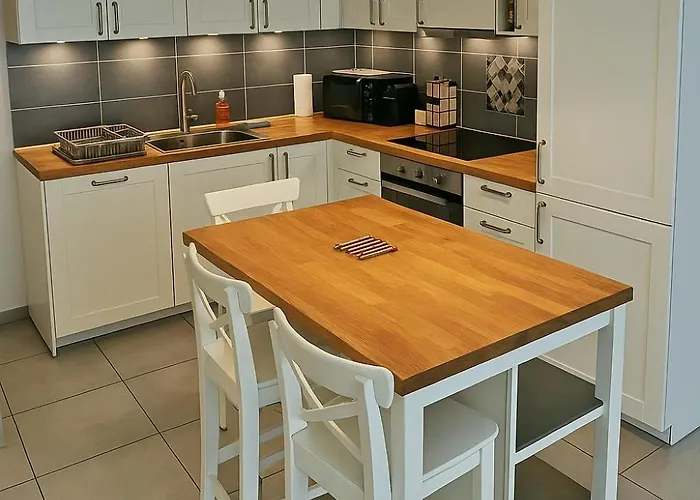 Charming Between And Center Of Juan-les-pins *